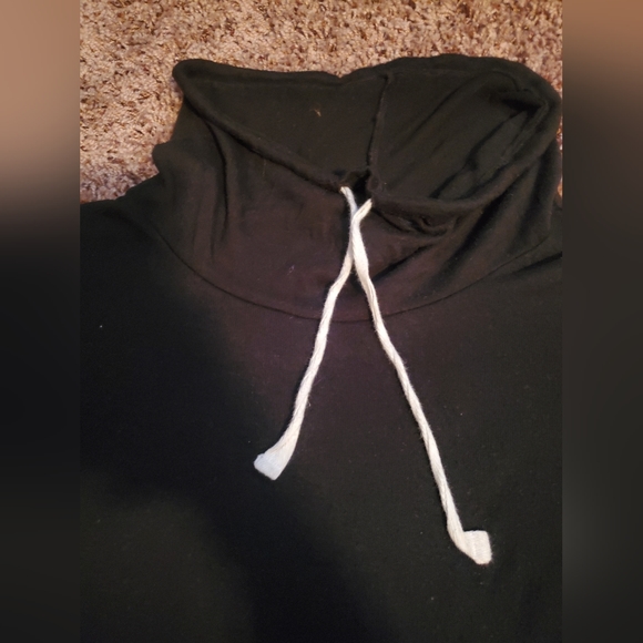 Just be... black top - Picture 3 of 6